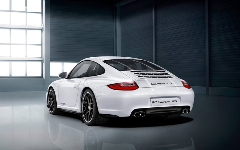 White Porsche 911 Carrera GTS