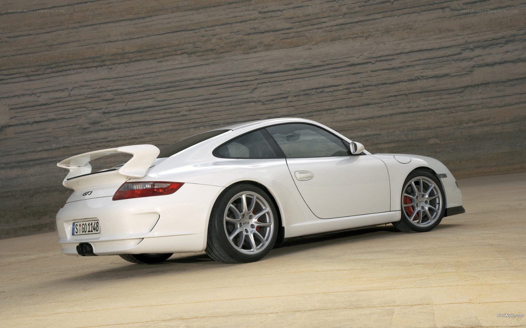 white porsche 911 gt3