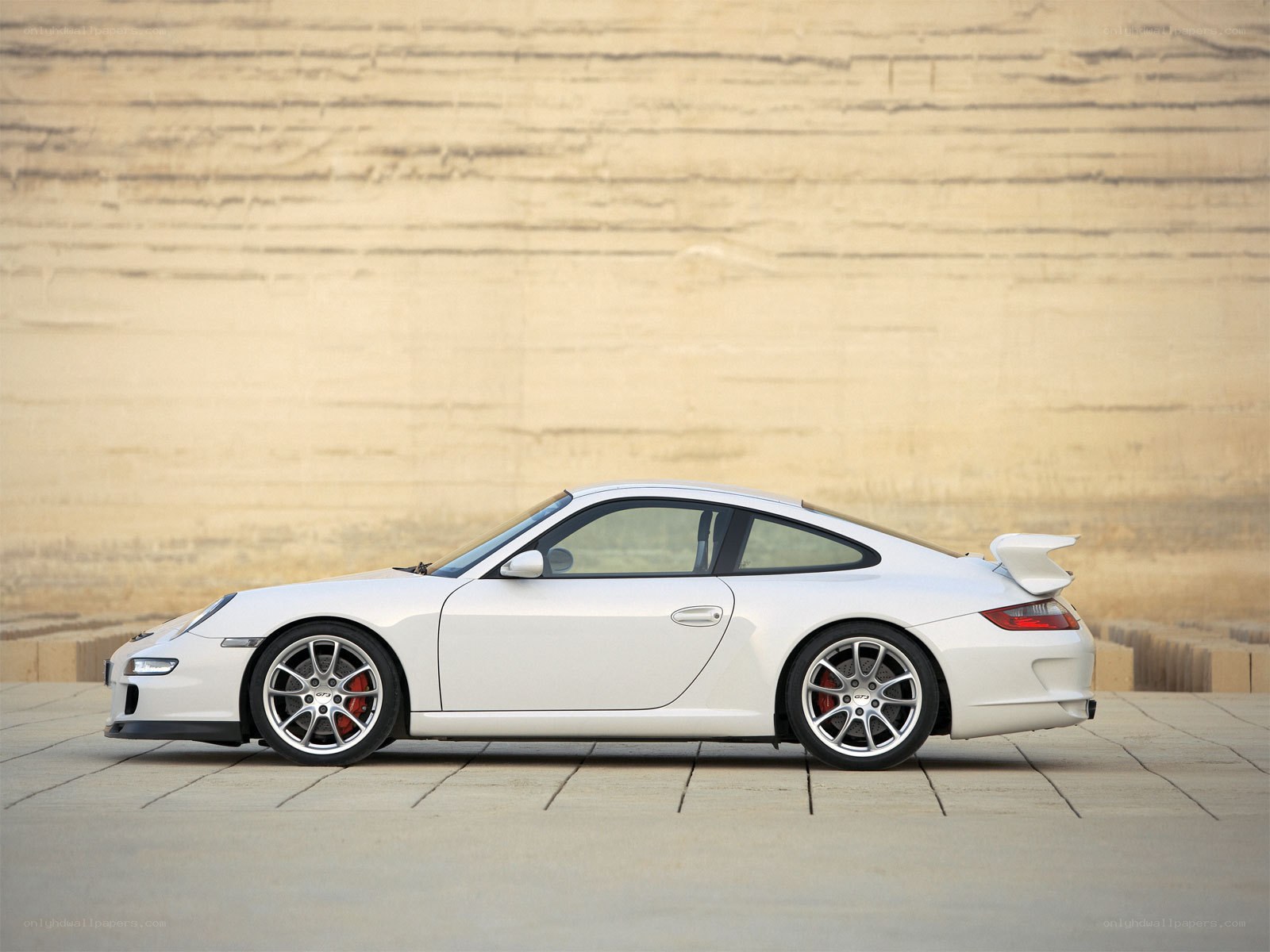 white porsche 911 gt3