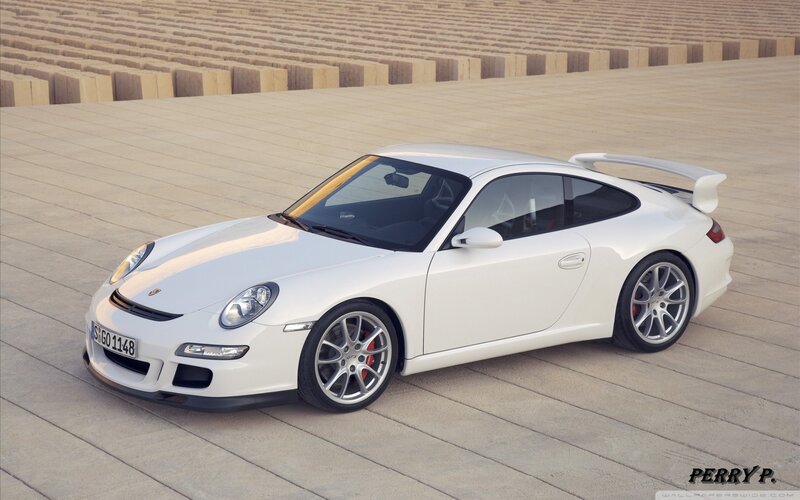 White Porsche 911 Gt3 — Calm