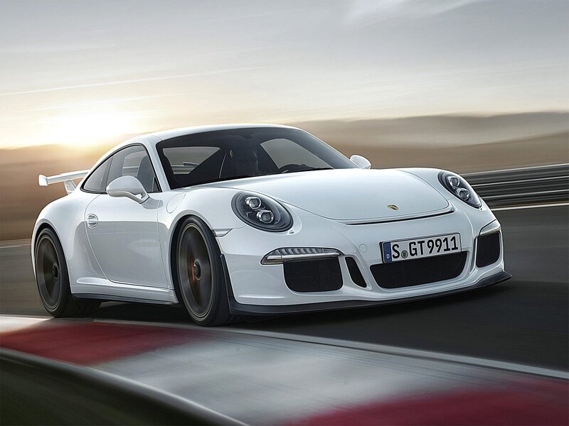 White Porsche 911 Gt3 — Dynamic