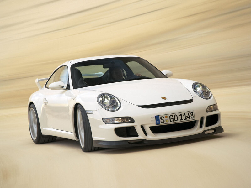 White Porsche 911 GT3 in motion