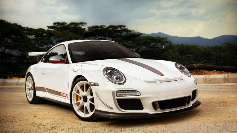 White Porsche 911 GT3 RS