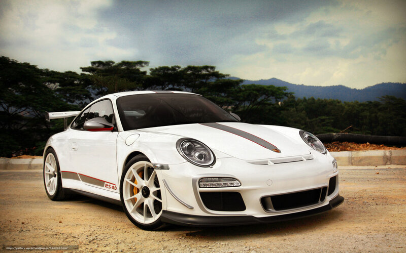 White Porsche 911 GT3 RS