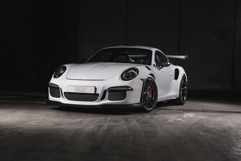 White Porsche 911 Gt3 Rs — Dramatic