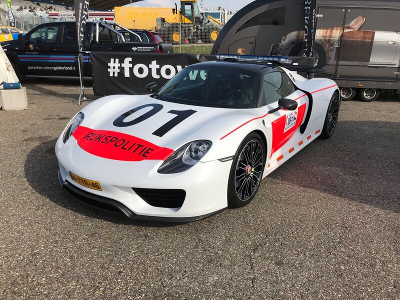 White Porsche 918 Spyder — Neutral