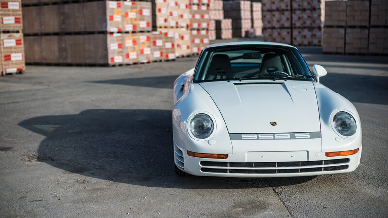 White Porsche 959 S