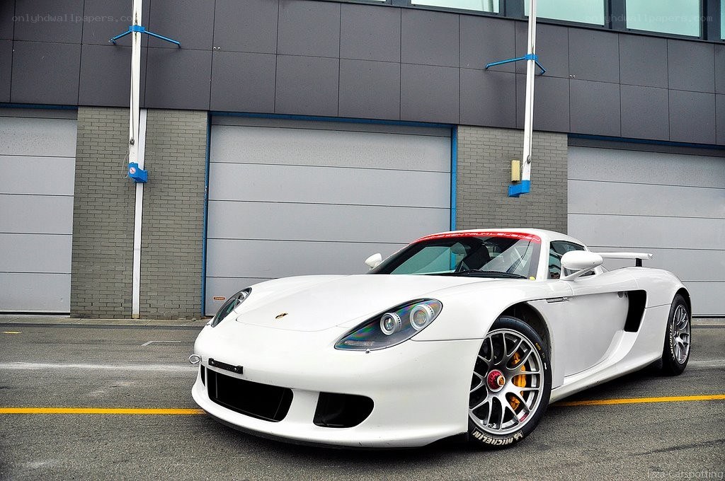White Porsche Carrera GT
