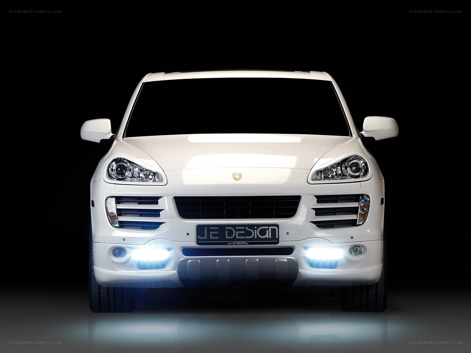 white porsche cayenne
