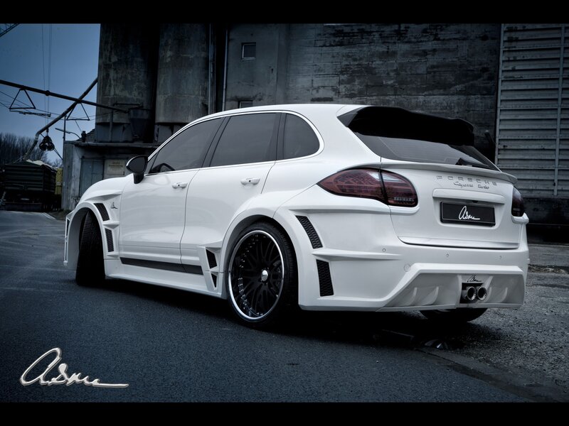 white porsche cayenne