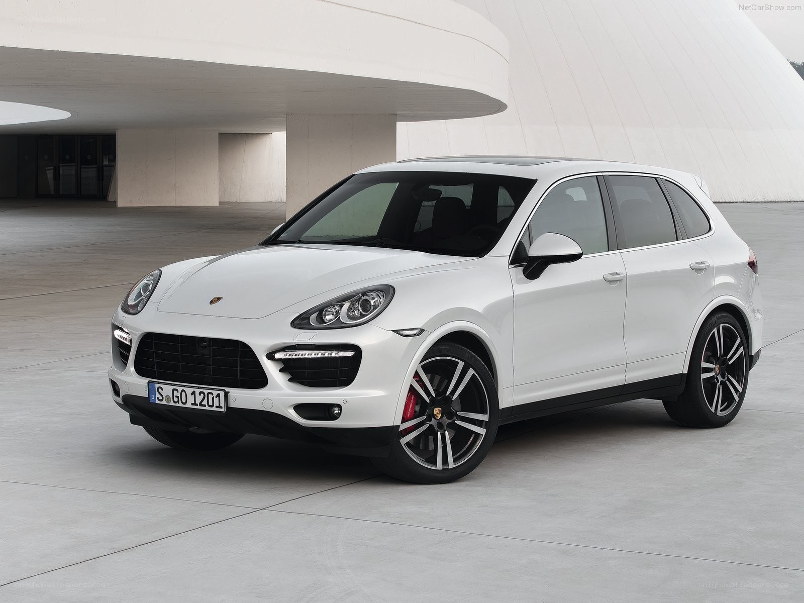 White Porsche Cayenne
