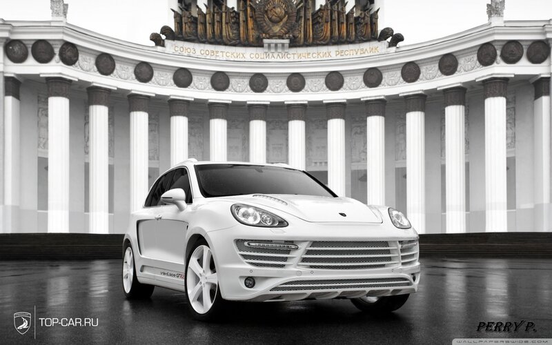White Porsche Cayenne — Dramatic