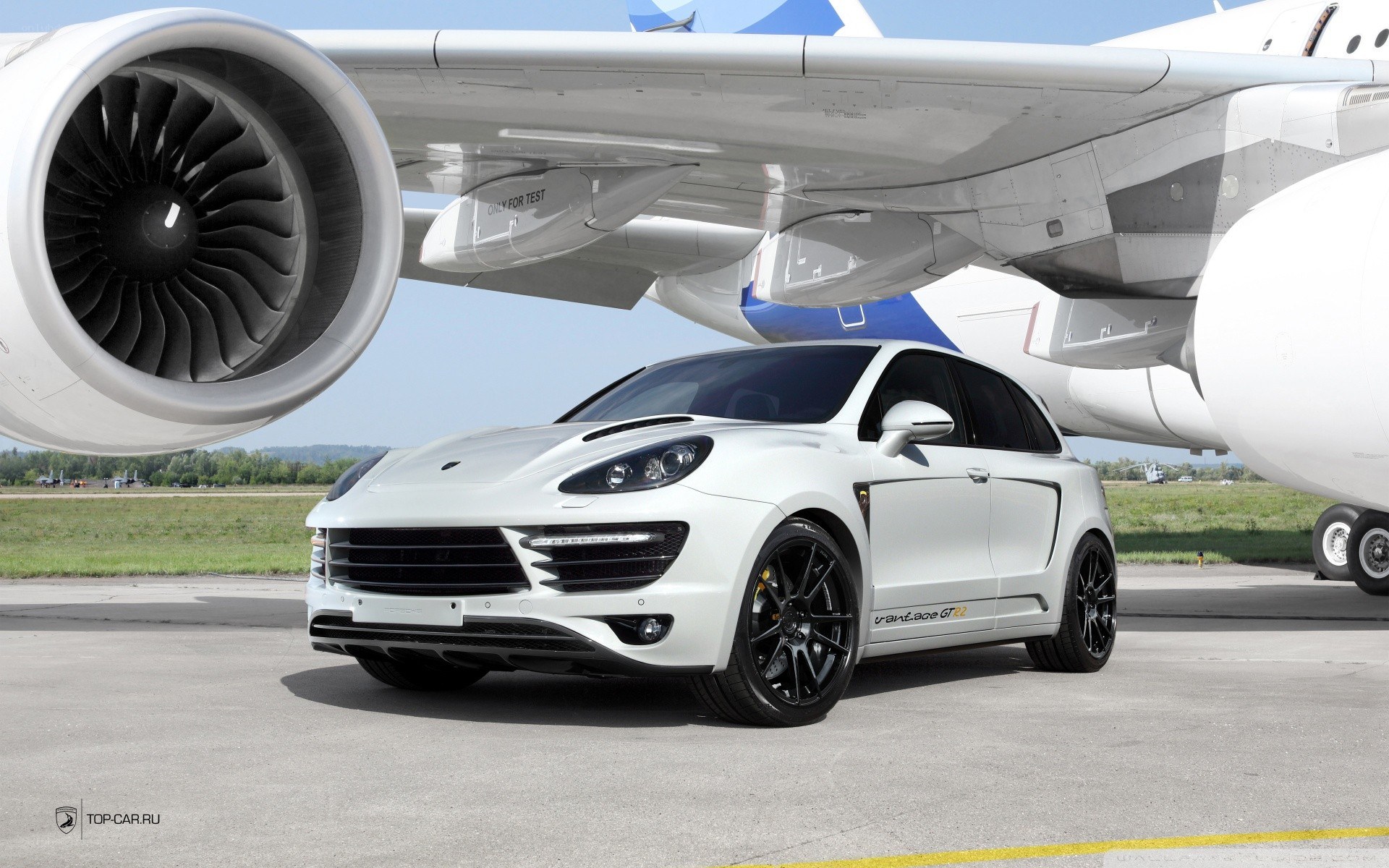 White Porsche Cayenne GT2