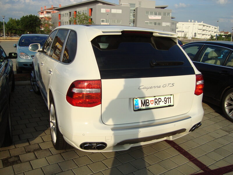 White Porsche Cayenne GTS