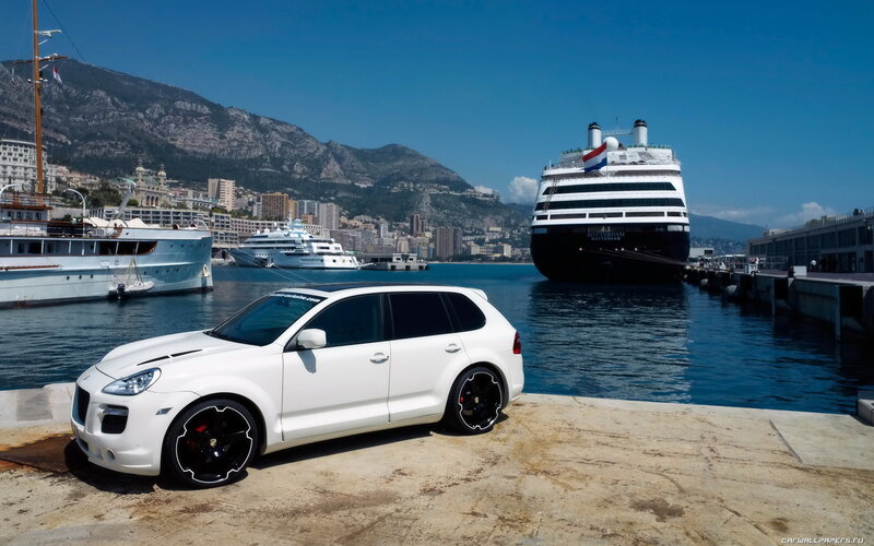White Porsche Cayenne — Serene