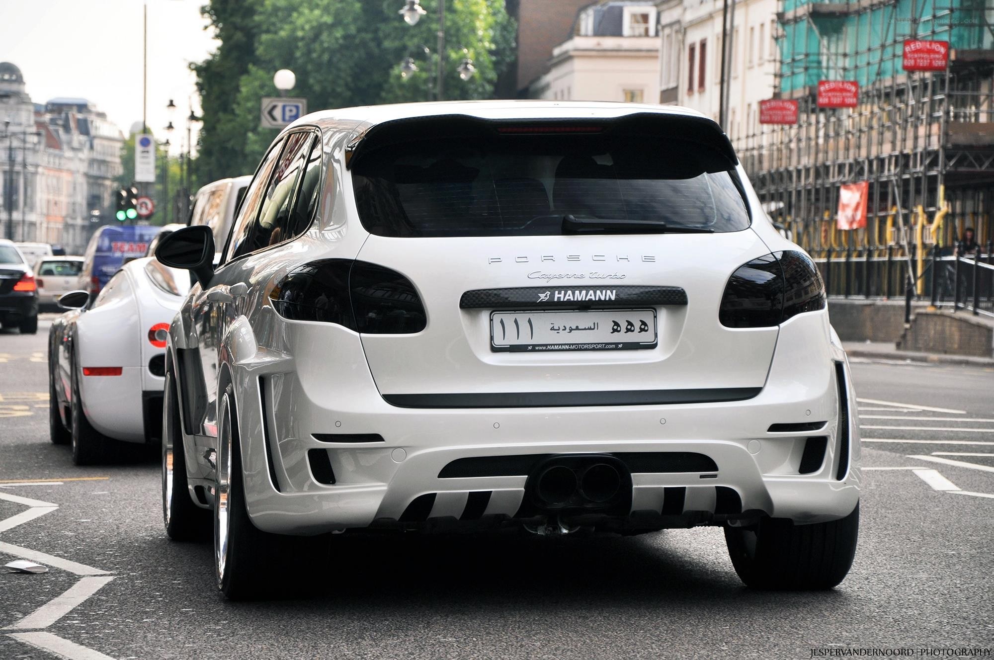 White Porsche Cayenne Turbo