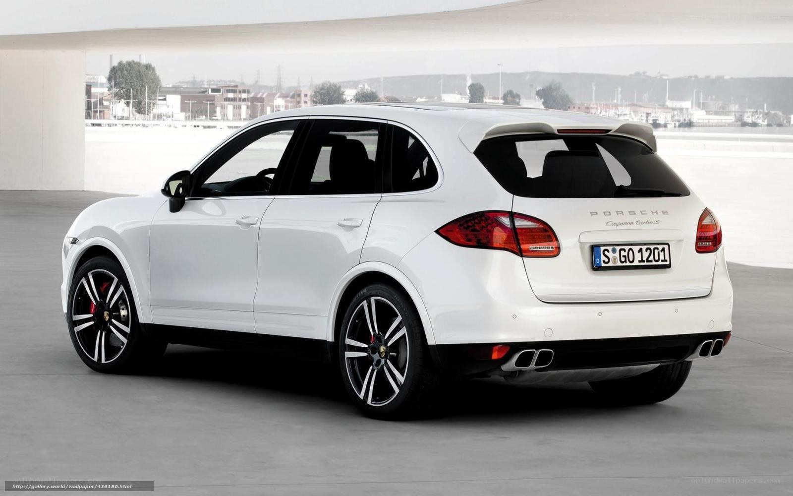 White Porsche Cayenne Turbo S