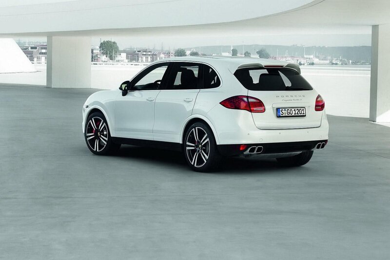 White Porsche Cayenne Turbo S