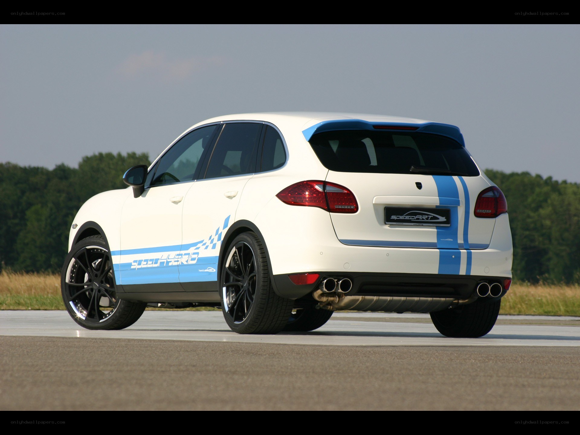 white porsche cayenne with blue stripes