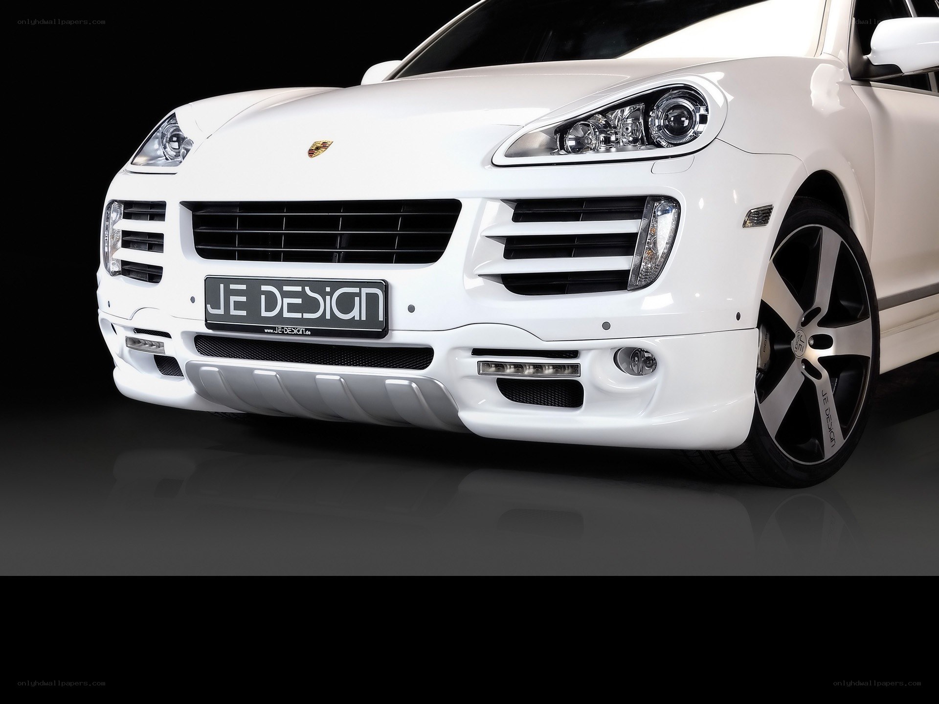 White Porsche Cayenne with JE Design