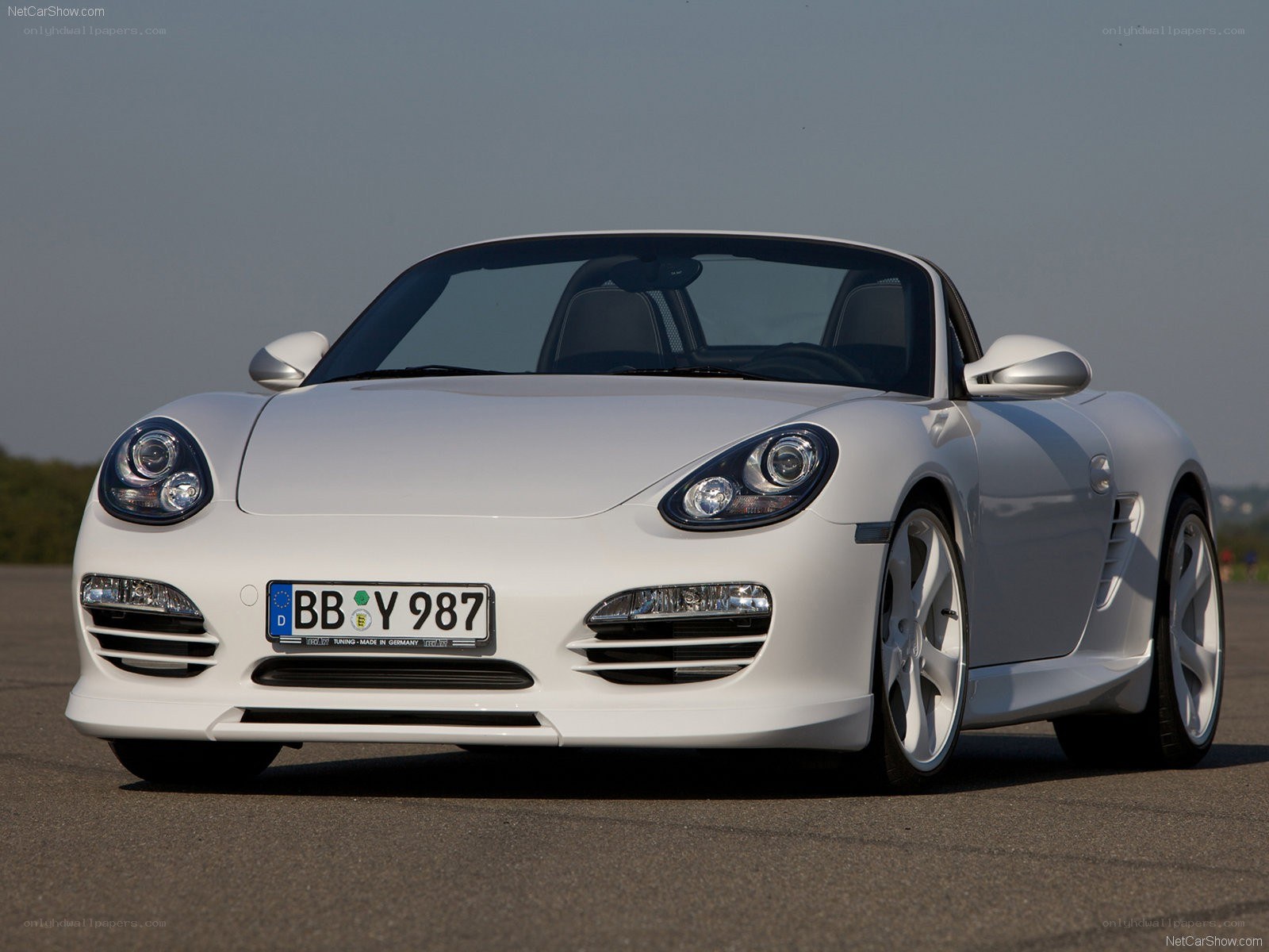 white porsche cayman s