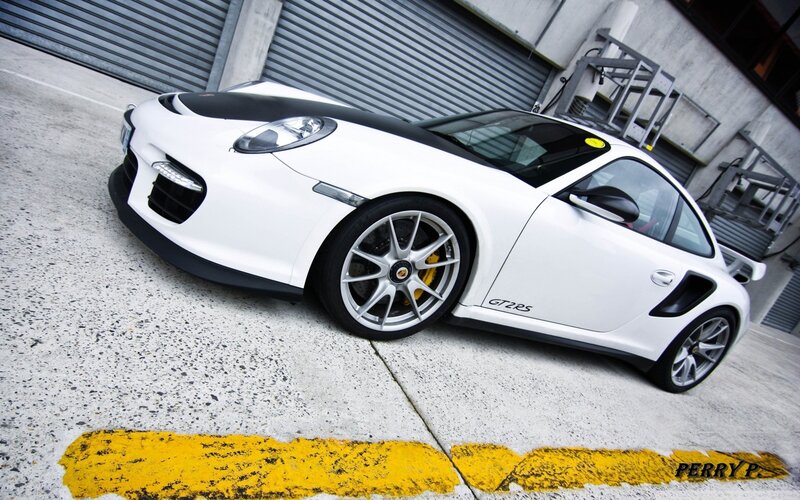 White Porsche Gt2 Rs — Dramatic
