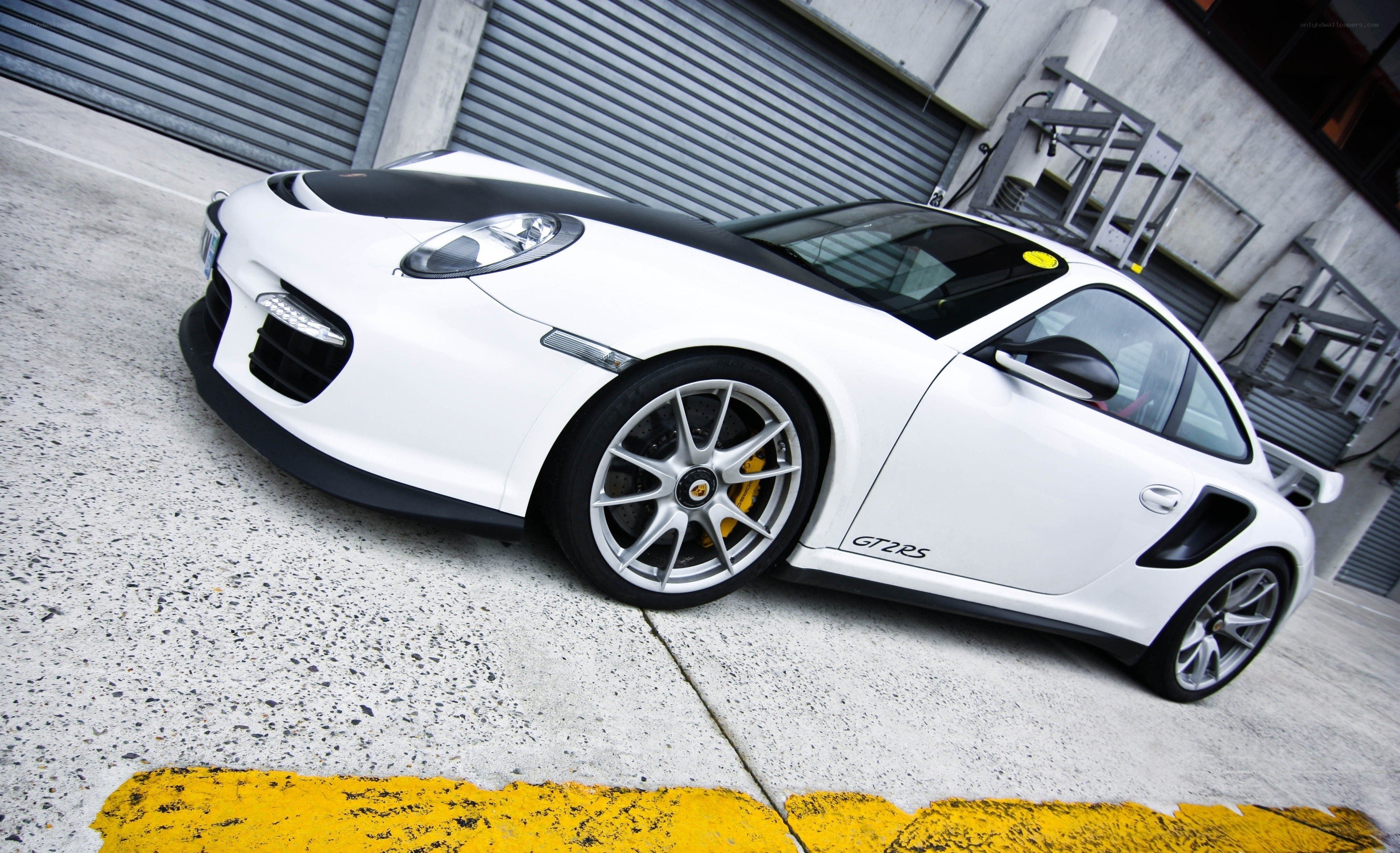 White Porsche GT2 RS