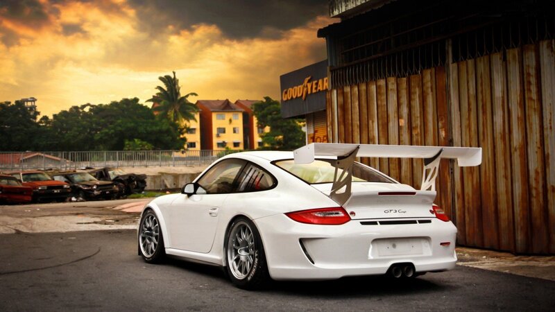 White Porsche GT3 Cup