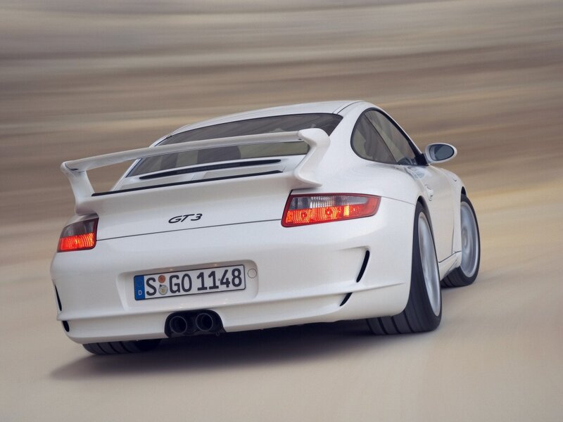 white porsche gt3 in motion