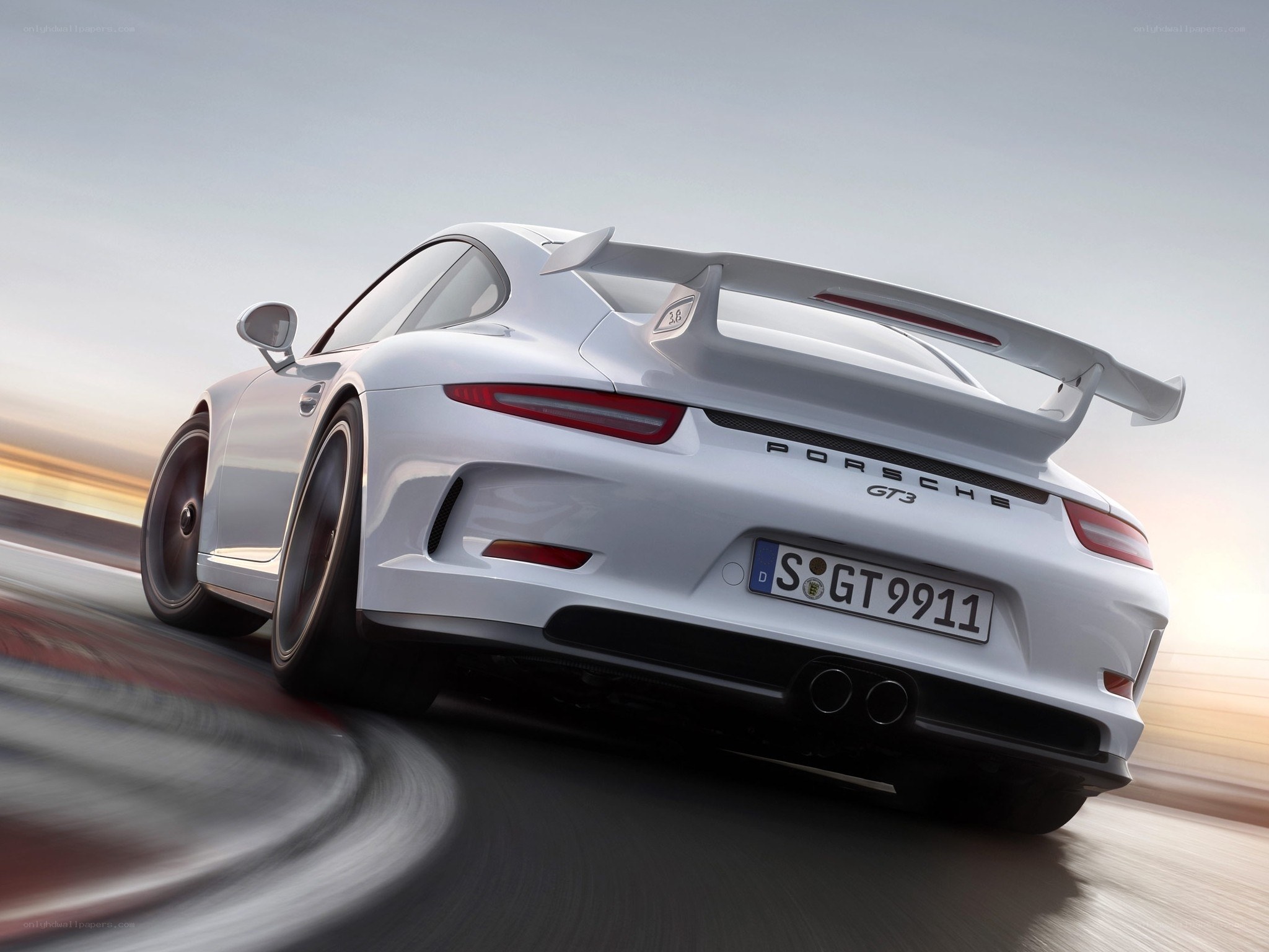 White Porsche GT3 in motion