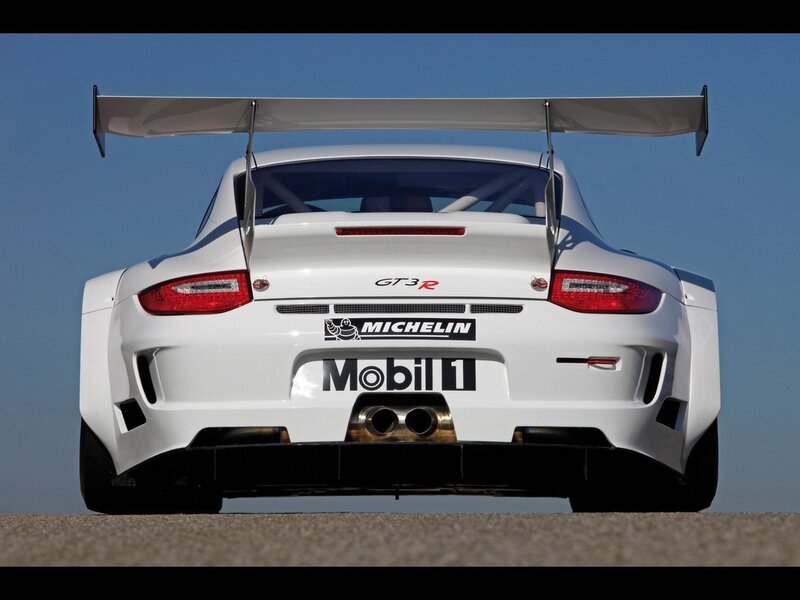 white porsche gt3 r race car