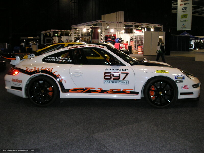 White Porsche GT3 RS race car