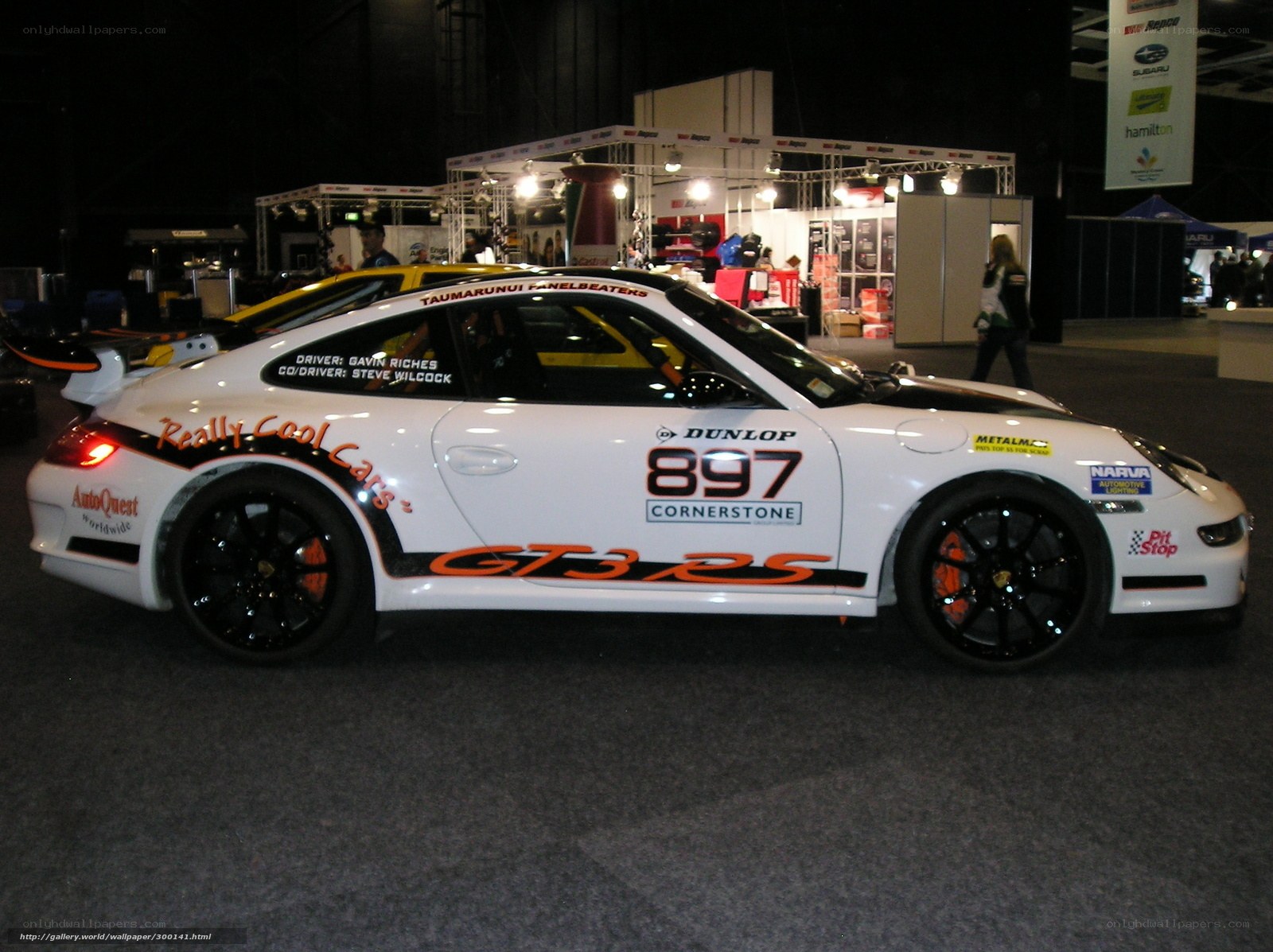 White Porsche GT3 RS race car