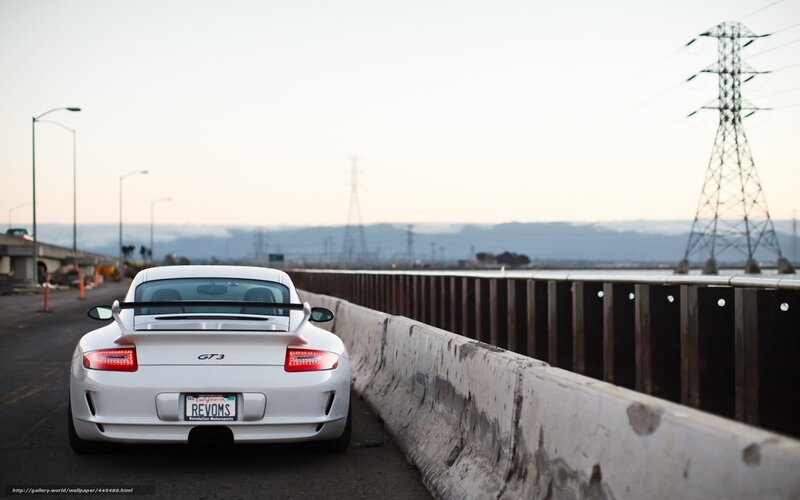 White Porsche GT3 — Serene