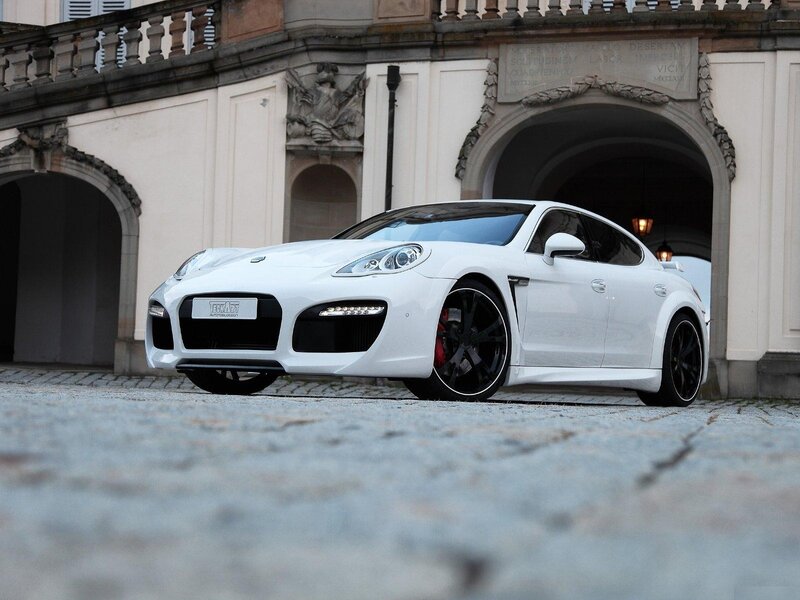 White Porsche Panamera