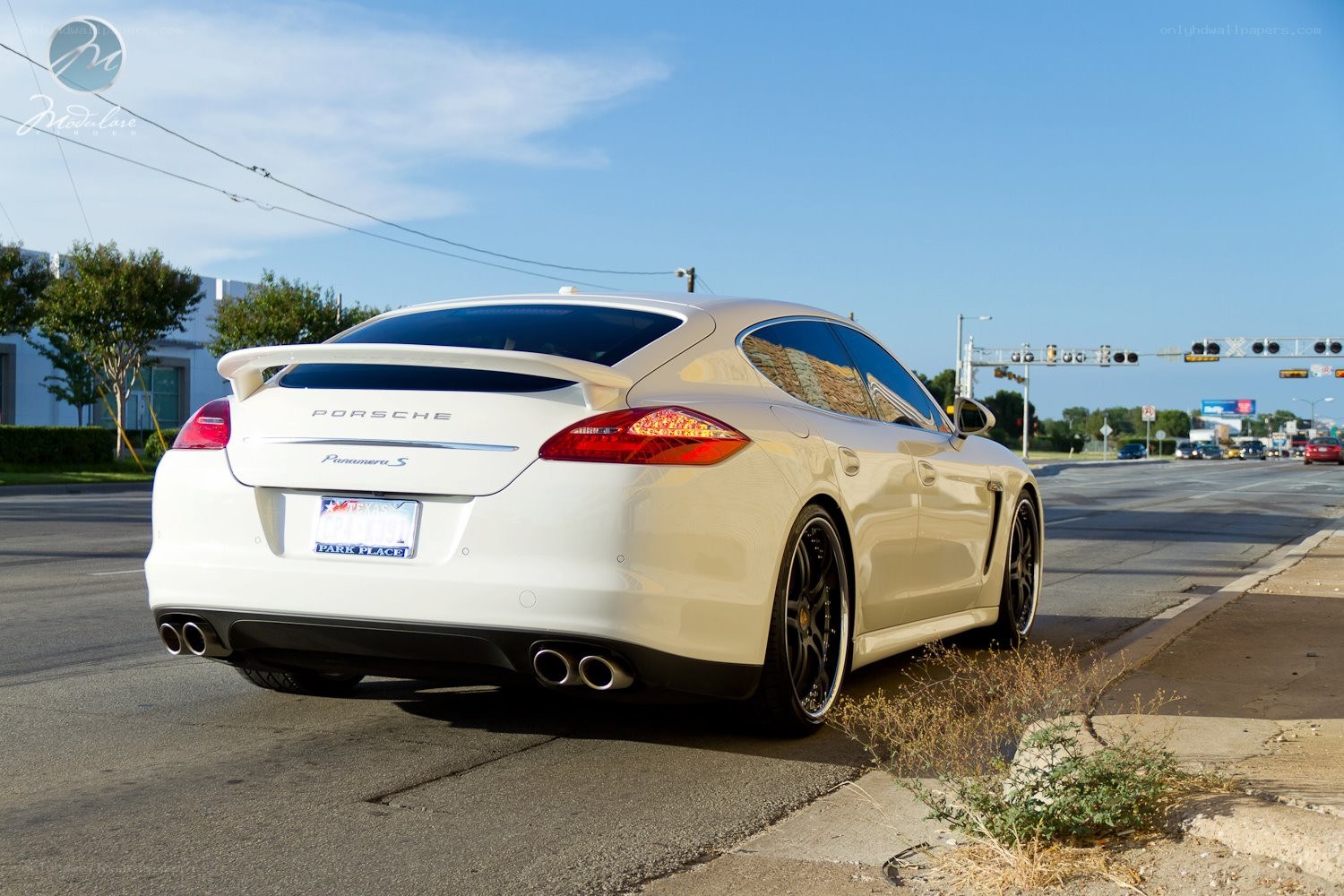 white porsche panamera s