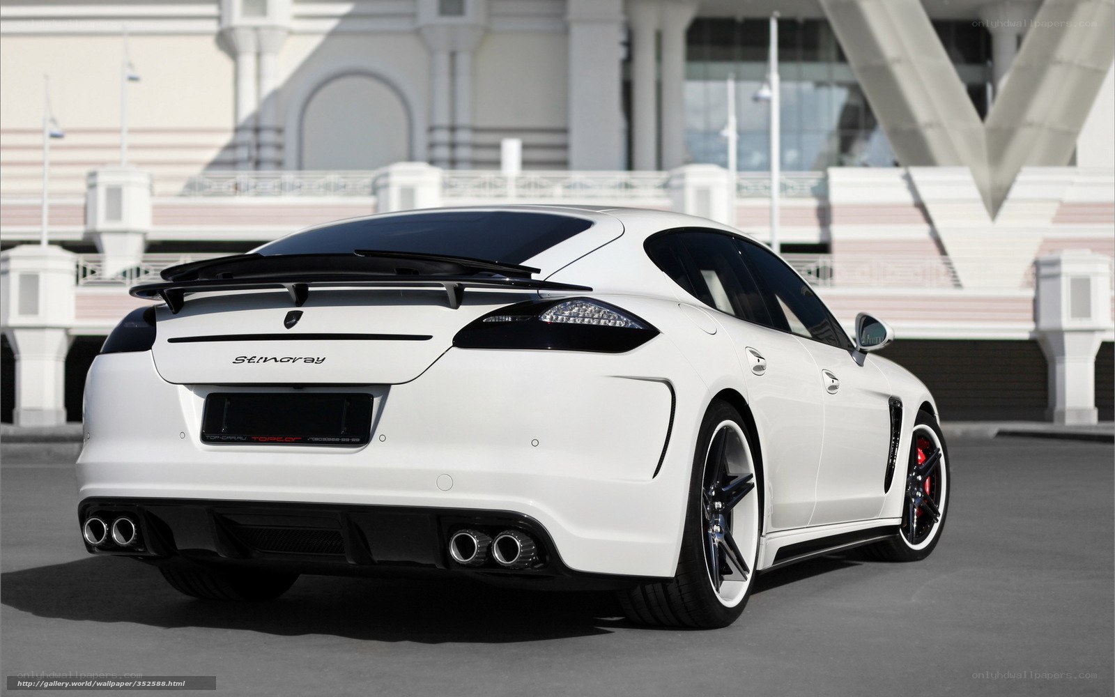 white porsche panamera stromay