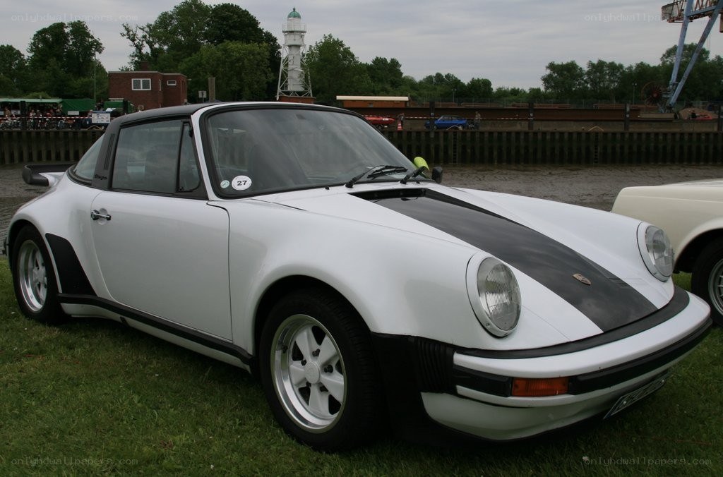 White Porsche with black stripes