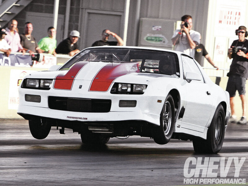 White Race Car — Dynamic, Afternoon, Photograph, Crowd