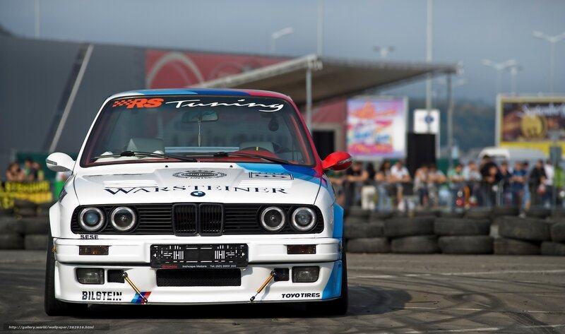 White Race Car — Dynamic, Afternoon, Photograph, Crowd, Tires