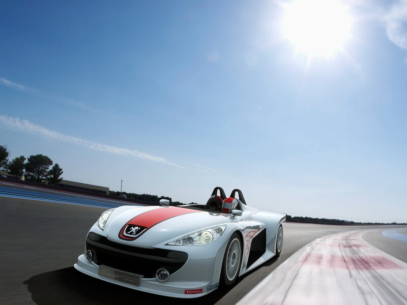 White Race Car — Dynamic, Afternoon, Photograph, Driver, Racetrack