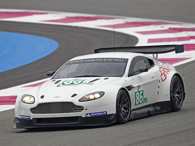 White Race Car — Dynamic, Photograph, Race Track, Tire Marks