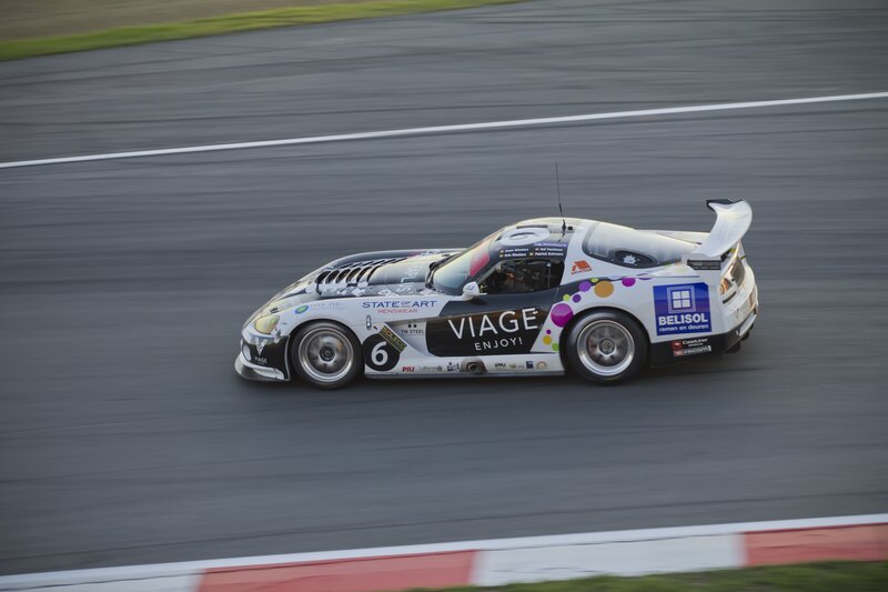 White Race Car — Gray, Dynamic