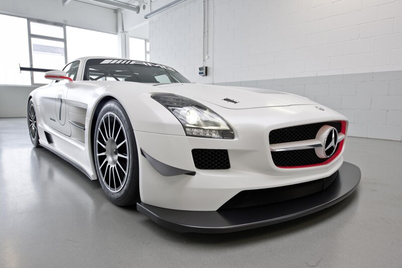 White Race Car — Neutral, Photograph, Race Car, Garage, Tire