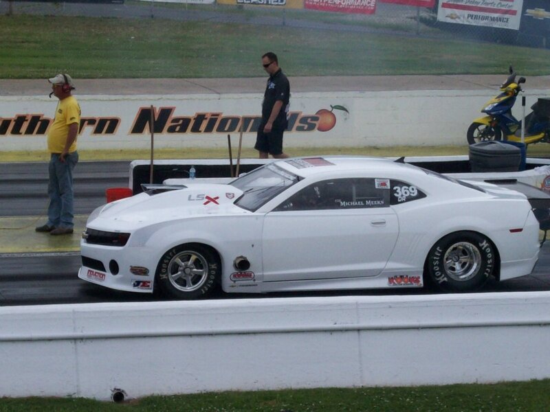 White Race Car on Track — Neutral