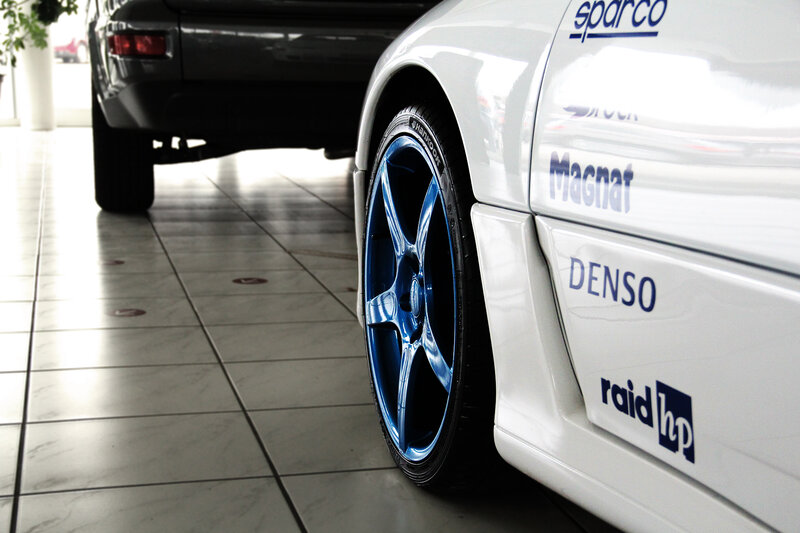 White Race Car Wheel — Neutral