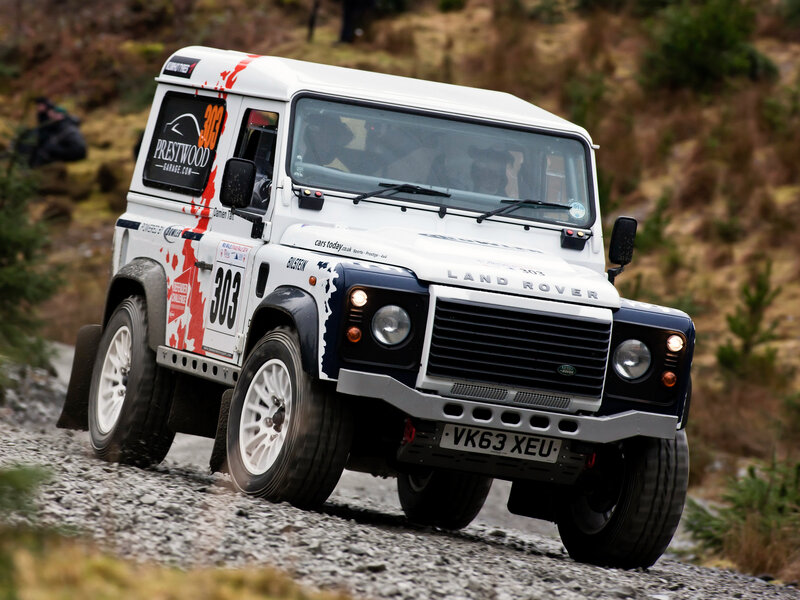 White Rally Land Rover — Dynamic
