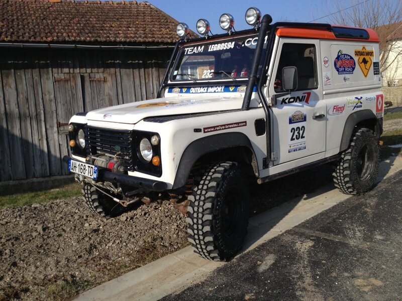 White Rally Land Rover