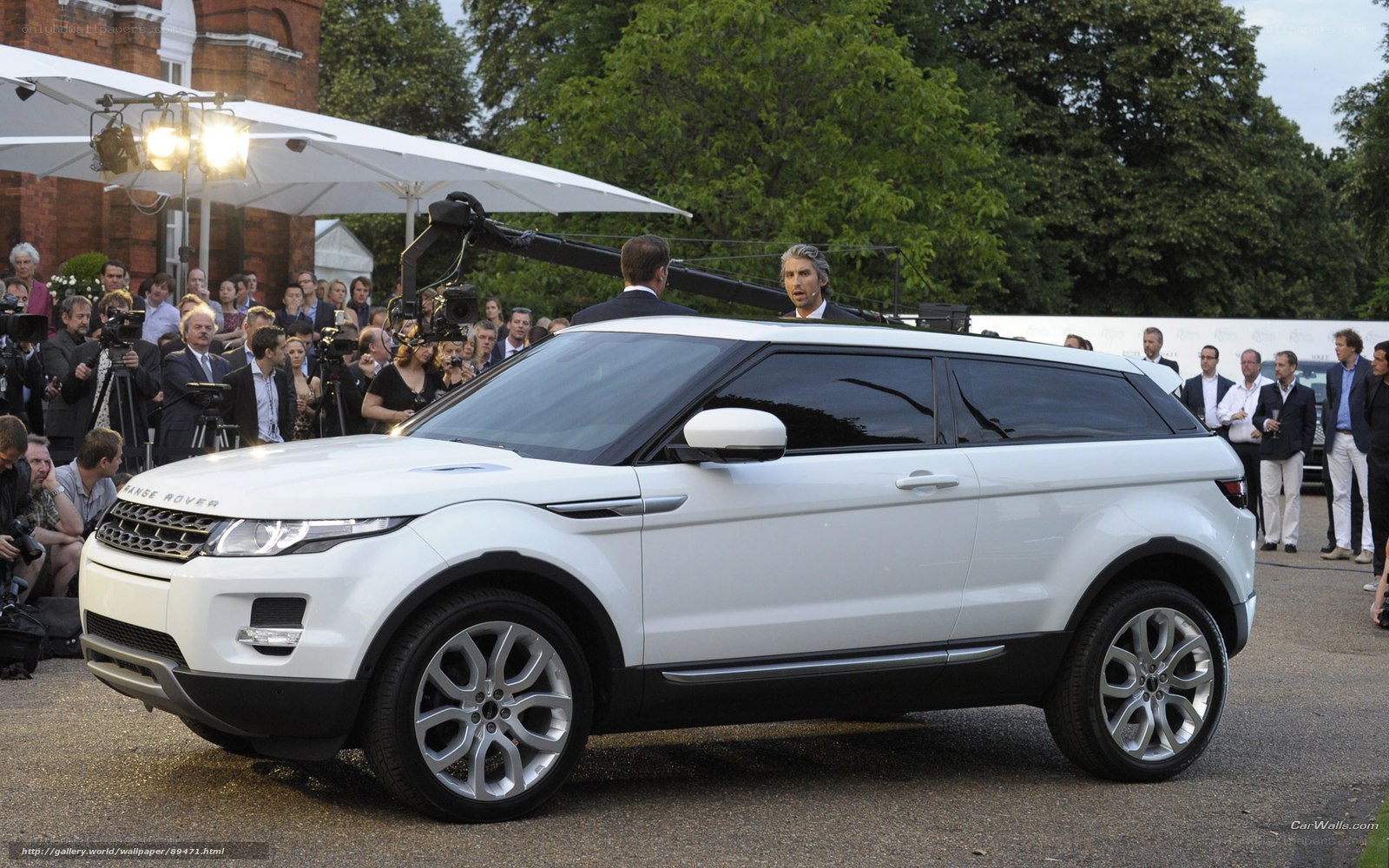 White Range Rover at event