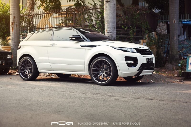 White Range Rover Evogue — Calm